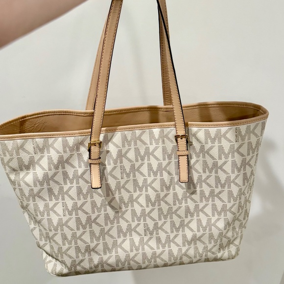Michael Kors Large Logo Tote - used once - Picture 2 of 9